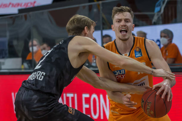 她在关键局 她在关键局