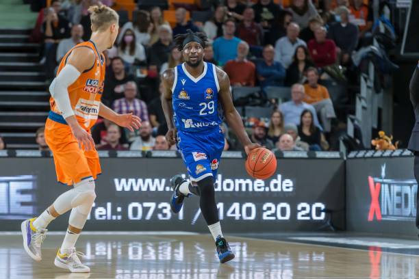 而戴维斯近 而戴维斯近